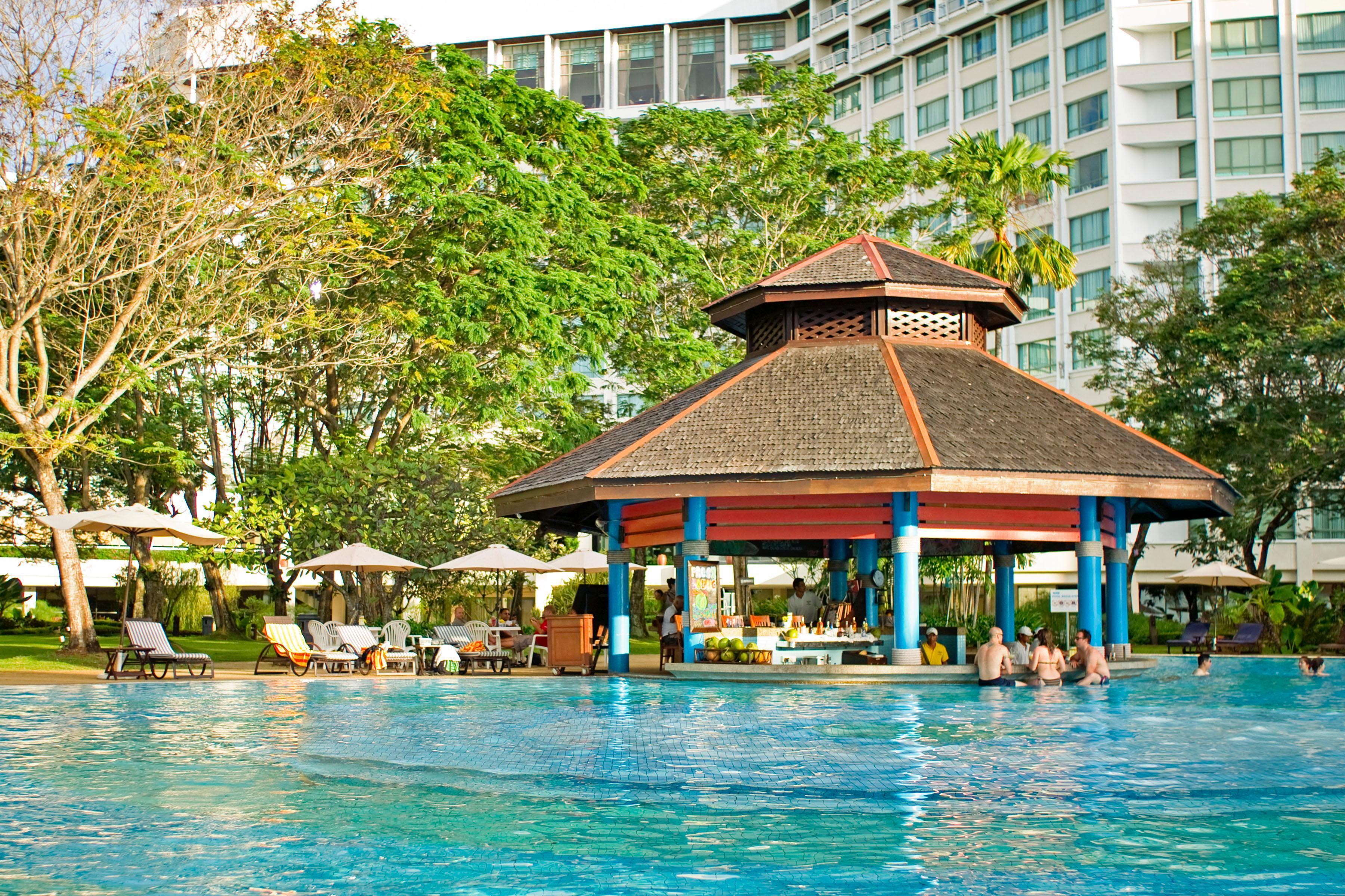 فندق ذا باسيفيك سوتيرا كوتا كينابالو المظهر الخارجي الصورة The swimming pool at the Royal Thai Hotel