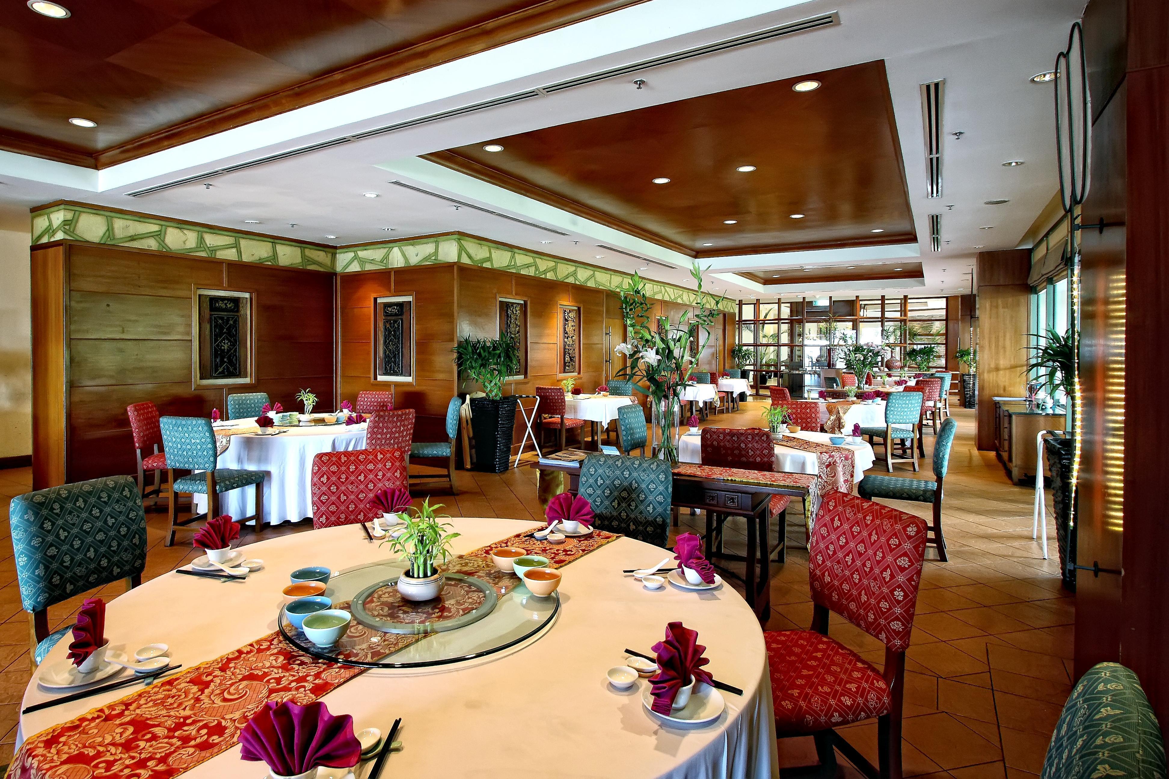 فندق ذا باسيفيك سوتيرا كوتا كينابالو المظهر الخارجي الصورة A restaurant in a hotel