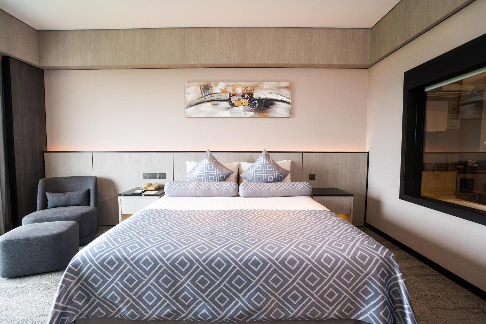فندق ذا باسيفيك سوتيرا كوتا كينابالو المظهر الخارجي الصورة A bedroom in the hotel