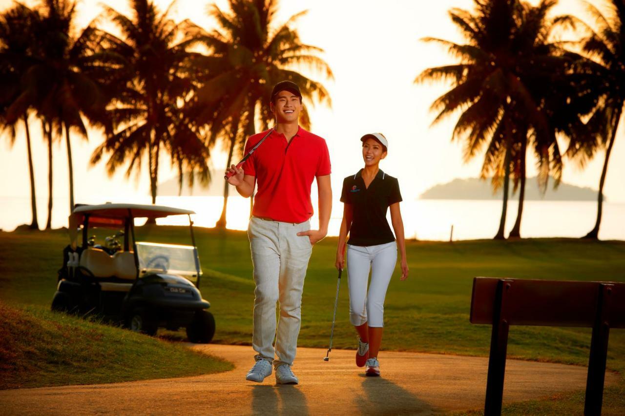 فندق ذا باسيفيك سوتيرا كوتا كينابالو المظهر الخارجي الصورة Golfers at Hua Hin Golf Club