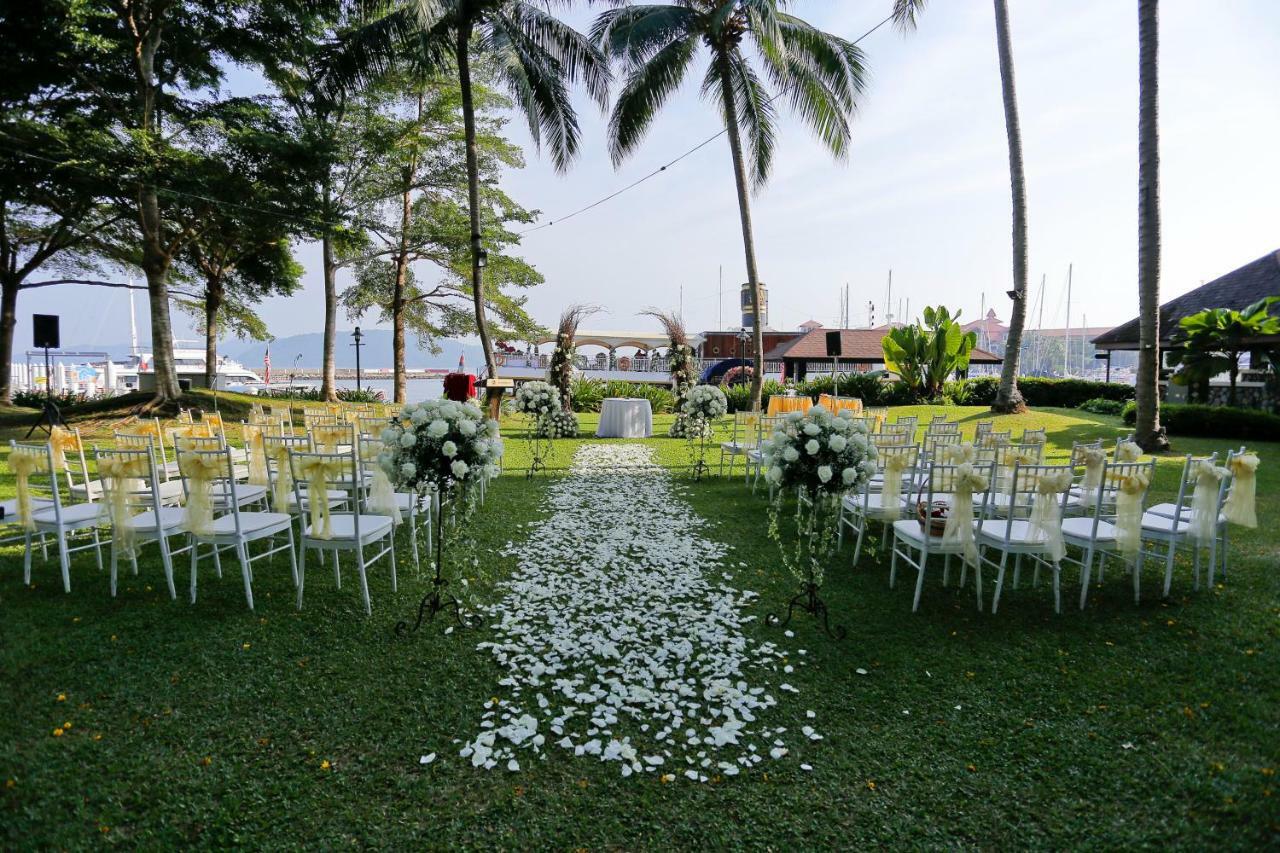 فندق ذا باسيفيك سوتيرا كوتا كينابالو المظهر الخارجي الصورة The lawn at the E&O 87 Club