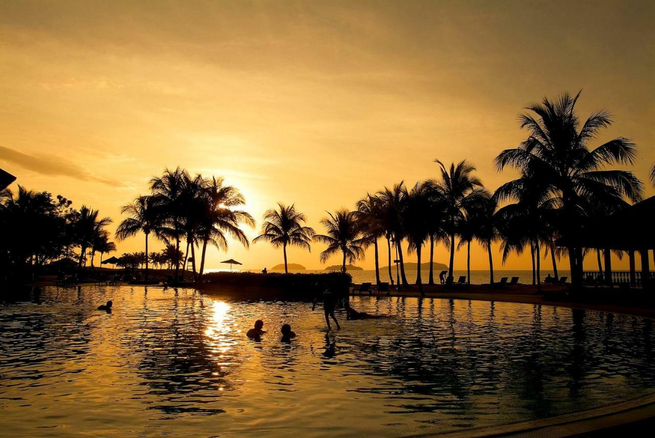 فندق ذا باسيفيك سوتيرا كوتا كينابالو المظهر الخارجي الصورة Sunset at the beach