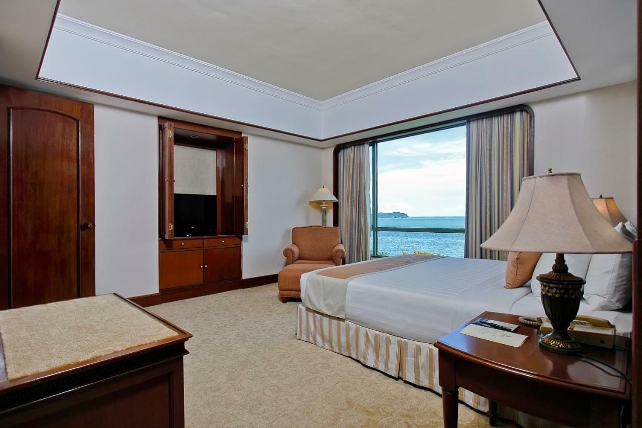 فندق ذا باسيفيك سوتيرا كوتا كينابالو المظهر الخارجي الصورة A bedroom at the Shangri-La Hotel, Manila